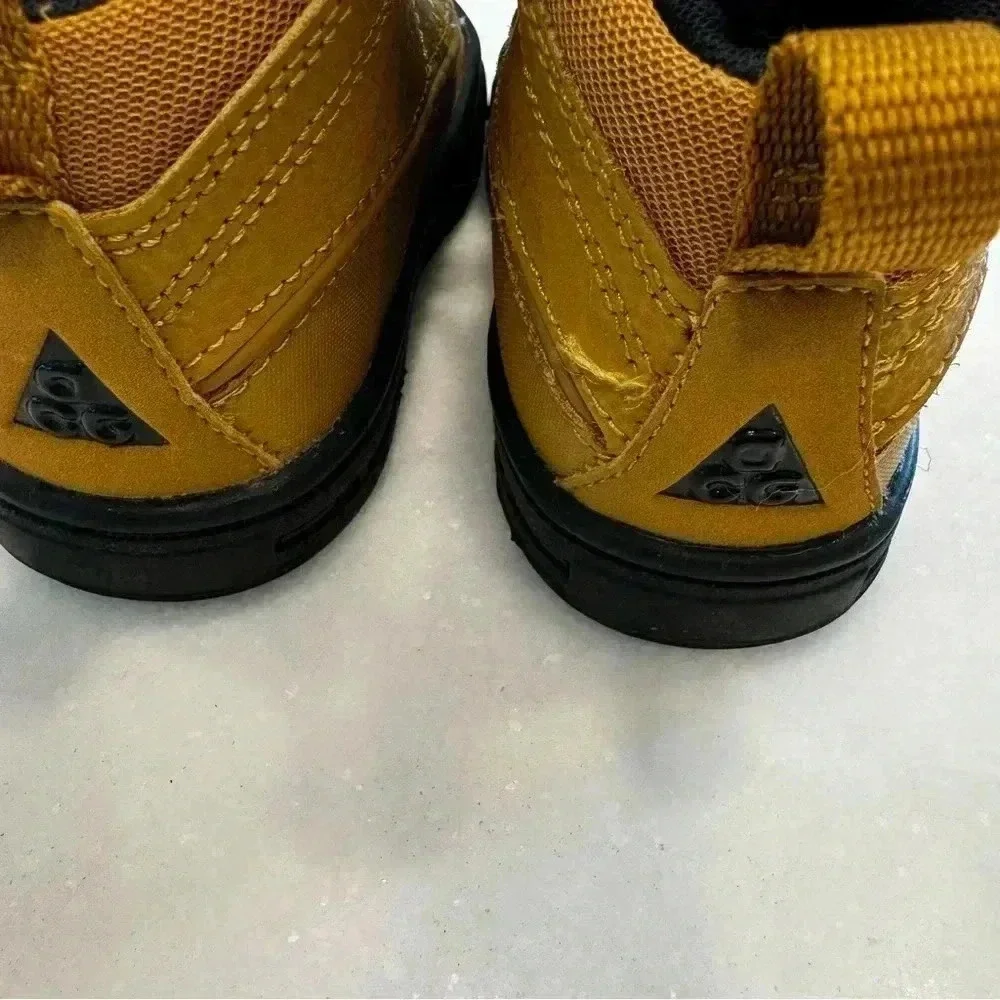 Nike Woodside High ACG Boots Sneakers 524874-703 Wheat Black Boys Shoes Size 5C